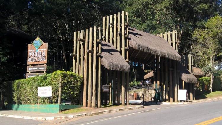 Parque Pedra montada em Guararema.