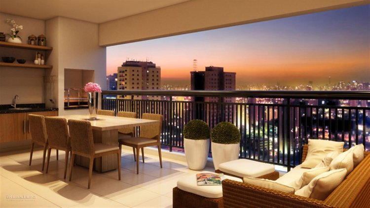 Arrumando o novo apartamento.