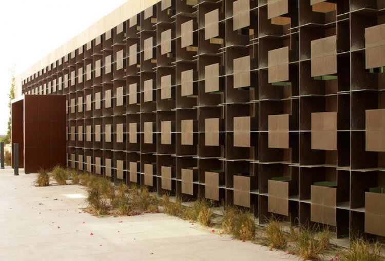 Retagulo em outro nível HBKU Student Center