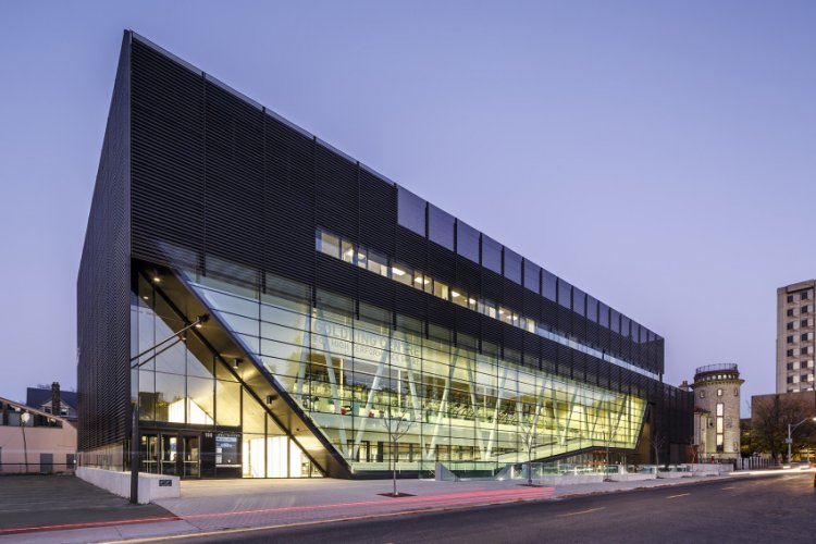 Canada, Goldring Centre a arquitetura limpa!